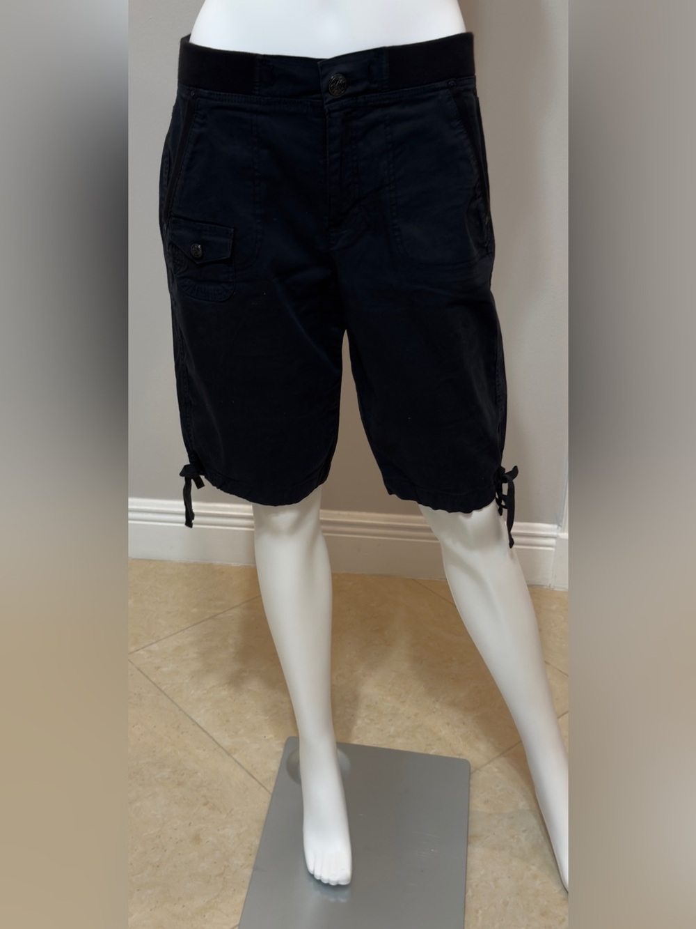 Gloria Vanderbilt Black Cargo Shorts
